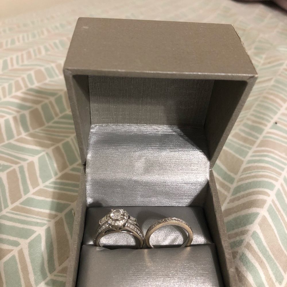 Diamond ring.. - Picture 3 of 4